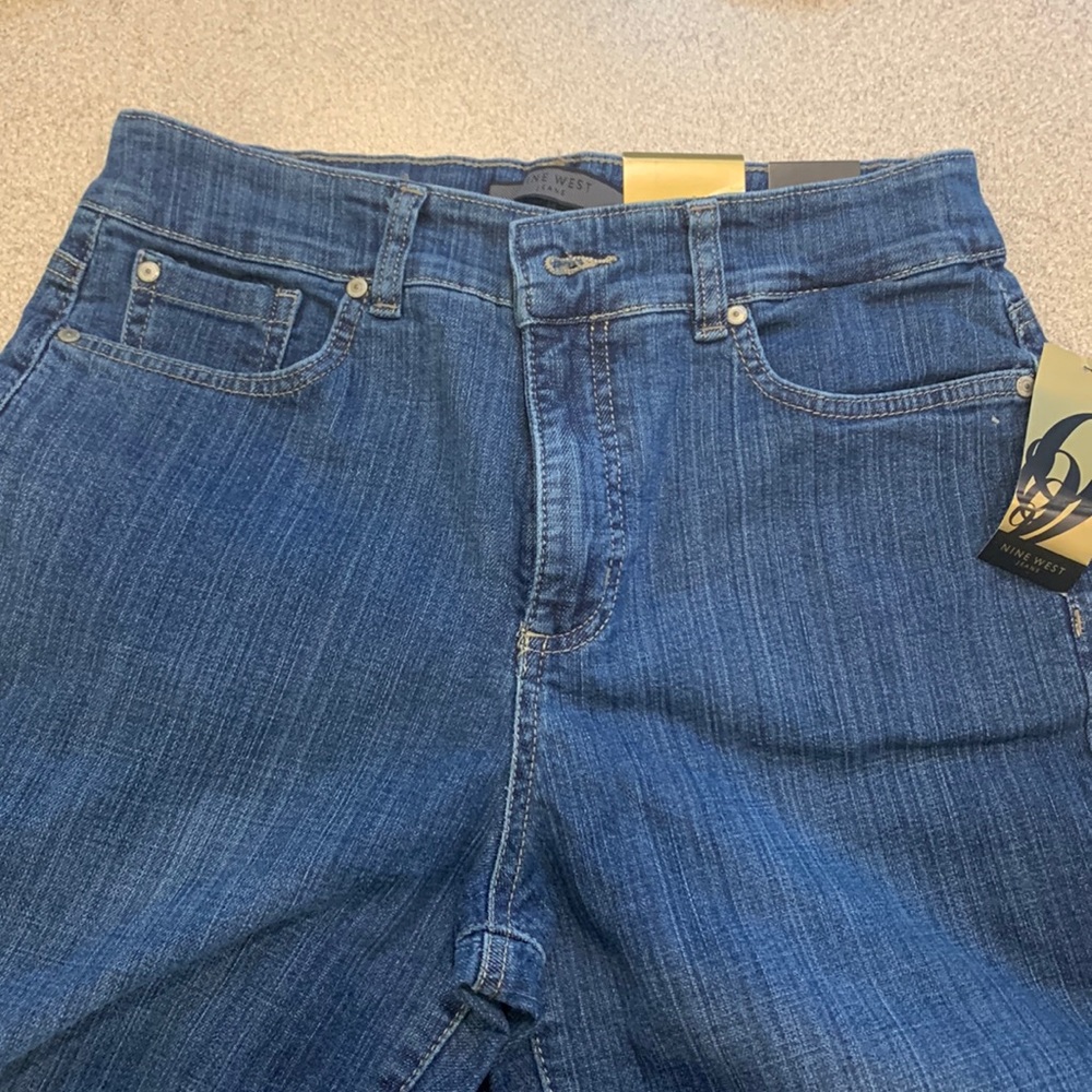 Nine West jeans. Size 8/28. Stretch. 5 pocket. Indigo wash. Boot cut.